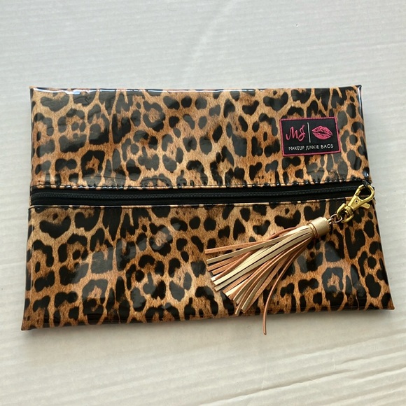 Handbags - NWT makeup bag